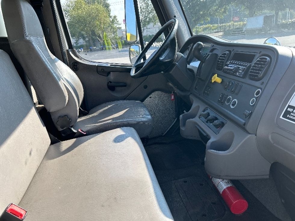 Medium Duty Box Truck-Light and Medium Duty Trucks-Freightliner-2019-M2-Atlanta-GA-147,100\n\t\tmiles-$ 55,250 - Image 22