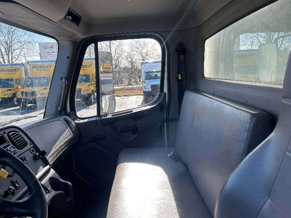 Medium Duty Box Truck-Light and Medium Duty Trucks-Freightliner-2019-M2-Atlanta-GA-153,215\n\t\tmiles-$ 54,750 - Image 23