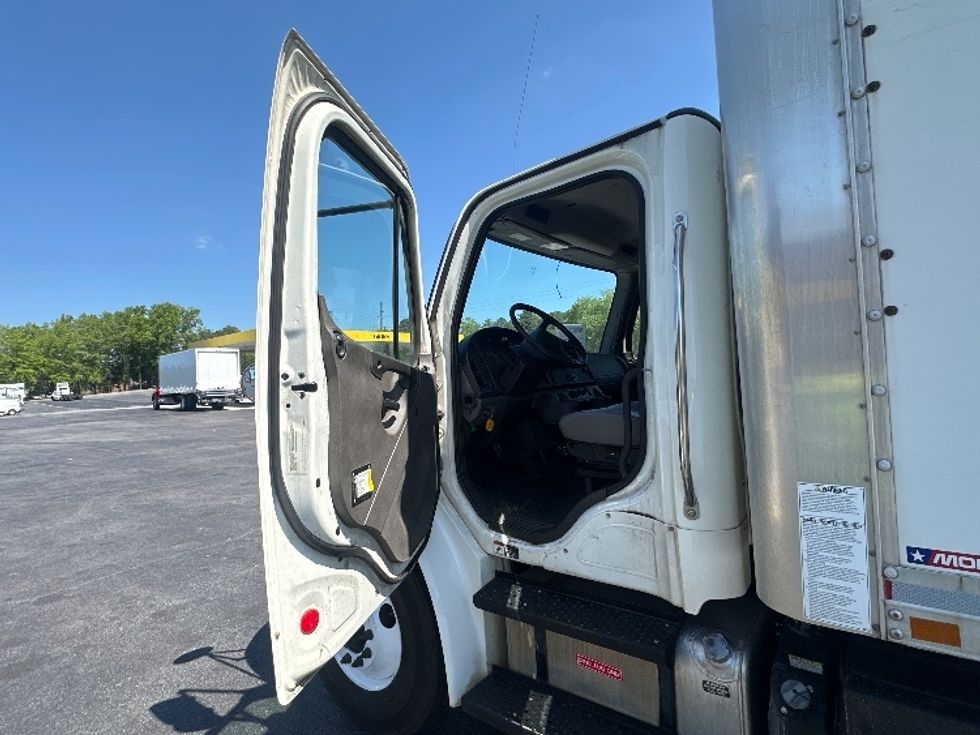 Medium Duty Box Truck-Light and Medium Duty Trucks-Freightliner-2019-M2-Atlanta-GA-167,445\n\t\tmiles-$ 52,500 - Image 15