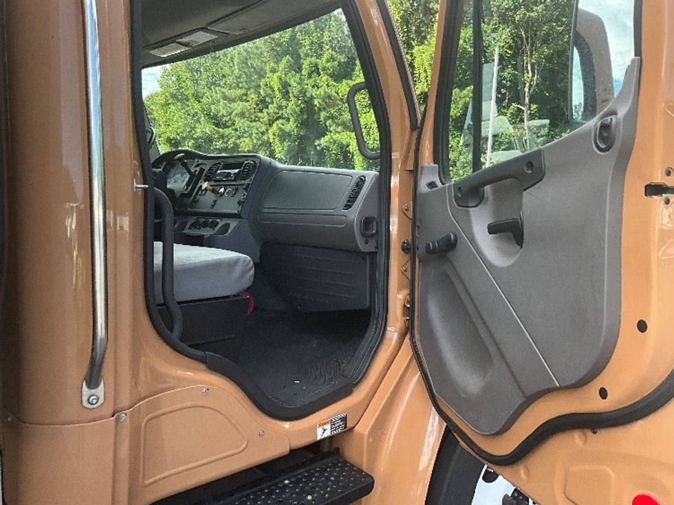 Medium Duty Box Truck-Light and Medium Duty Trucks-Freightliner-2019-M2-Atlanta-GA-279,469\n\t\tmiles-$ 38,750 - Image 20