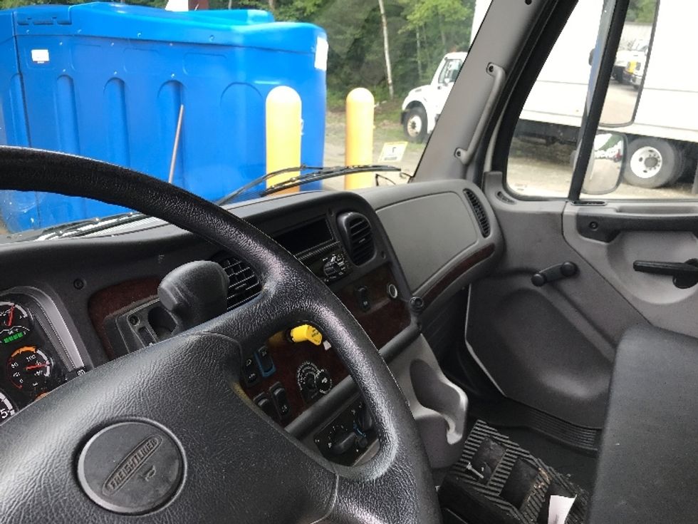 Medium Duty Box Truck-Light and Medium Duty Trucks-Freightliner-2019-M2-Auburn-MA-109,668\n\t\tmiles-$ 54,000 - Image 17