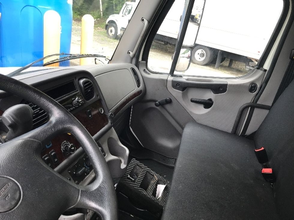 Medium Duty Box Truck-Light and Medium Duty Trucks-Freightliner-2019-M2-Auburn-MA-109,668\n\t\tmiles-$ 54,000 - Image 19
