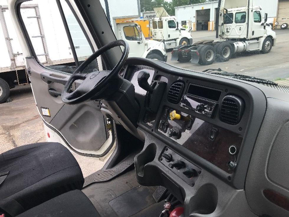 Medium Duty Box Truck-Light and Medium Duty Trucks-Freightliner-2019-M2-Auburn-MA-109,668\n\t\tmiles-$ 54,000 - Image 22