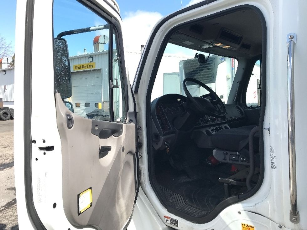 Medium Duty Box Truck-Light and Medium Duty Trucks-Freightliner-2019-M2-Auburn-MA-163,718\n\t\tmiles-$ 41,750 - Image 16