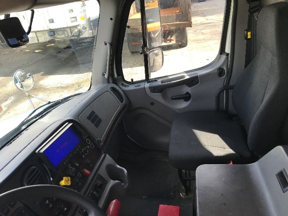 Medium Duty Box Truck-Light and Medium Duty Trucks-Freightliner-2019-M2-Auburn-MA-163,718\n\t\tmiles-$ 41,750 - Image 19