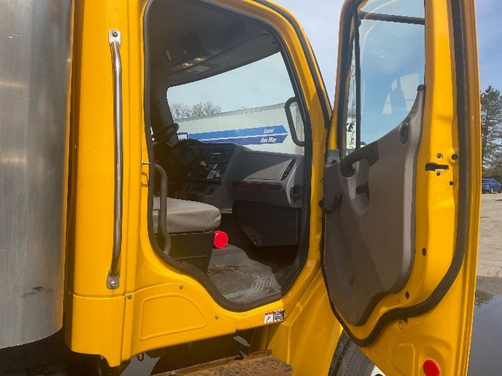 Medium Duty Box Truck-Light and Medium Duty Trucks-Freightliner-2019-M2-Auburn-MA-247,630\n\t\tmiles-$ 28,750 - Image 20