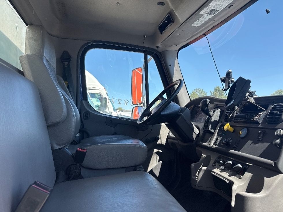Medium Duty Box Truck-Light and Medium Duty Trucks-Freightliner-2019-M2-Aurora-CO-129,574\n\t\tmiles-$ 54,500 - Image 22