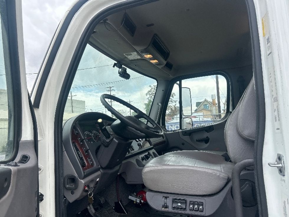 Medium Duty Box Truck-Light and Medium Duty Trucks-Freightliner-2019-M2-Aurora-CO-157,375\n\t\tmiles-$ 48,250 - Image 16