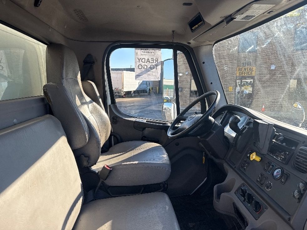 Medium Duty Box Truck-Light and Medium Duty Trucks-Freightliner-2019-M2-Baltimore-MD-121,915\n\t\tmiles-$ 56,000 - Image 22