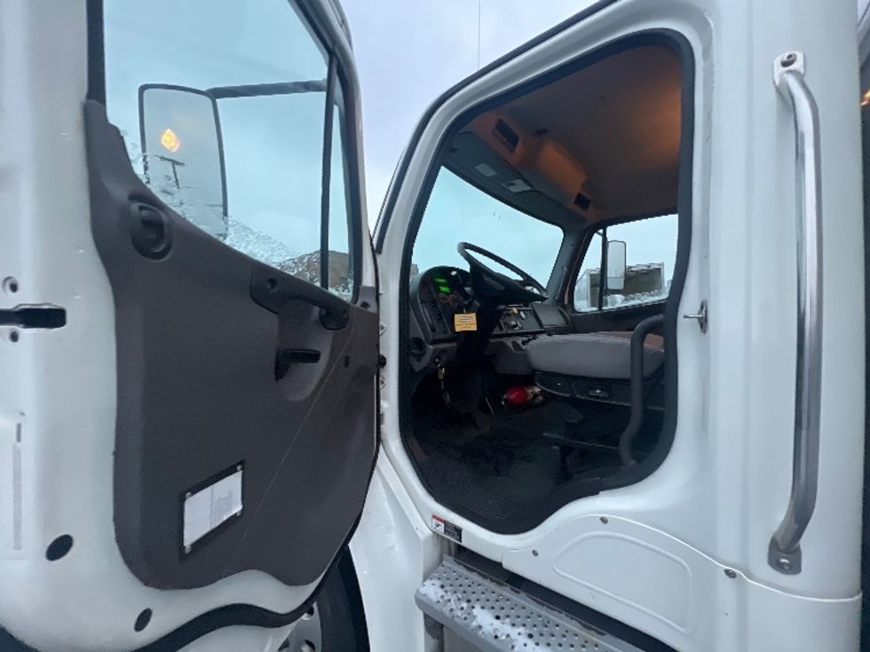Medium Duty Box Truck-Light and Medium Duty Trucks-Freightliner-2019-M2-Baltimore-MD-140,125\n\t\tmiles-$ 55,750 - Image 16
