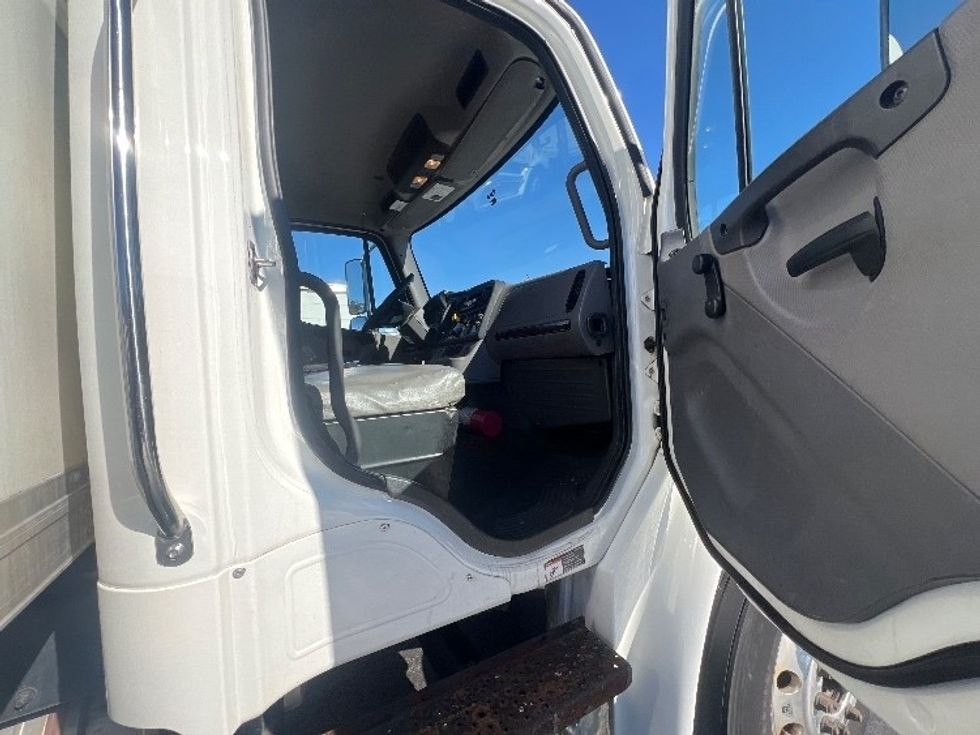 Medium Duty Box Truck-Light and Medium Duty Trucks-Freightliner-2019-M2-Baltimore-MD-140,125\n\t\tmiles-$ 55,750 - Image 21