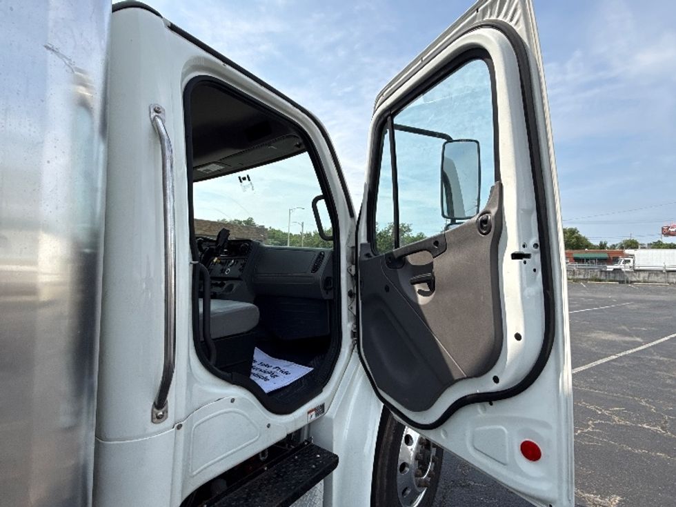 Medium Duty Box Truck-Light and Medium Duty Trucks-Freightliner-2019-M2-Baltimore-MD-148,379\n\t\tmiles-$ 53,250 - Image 20