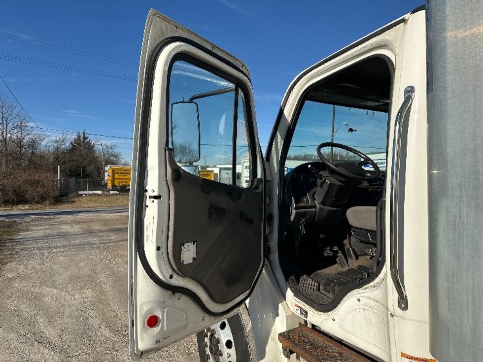 Medium Duty Box Truck-Light and Medium Duty Trucks-Freightliner-2019-M2-Baltimore-MD-172,968\n\t\tmiles-$ 51,000 - Image 16