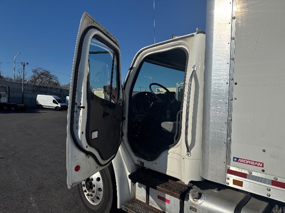 Medium Duty Box Truck-Light and Medium Duty Trucks-Freightliner-2019-M2-Baltimore-MD-184,336\n\t\tmiles-$ 49,250 - Image 16