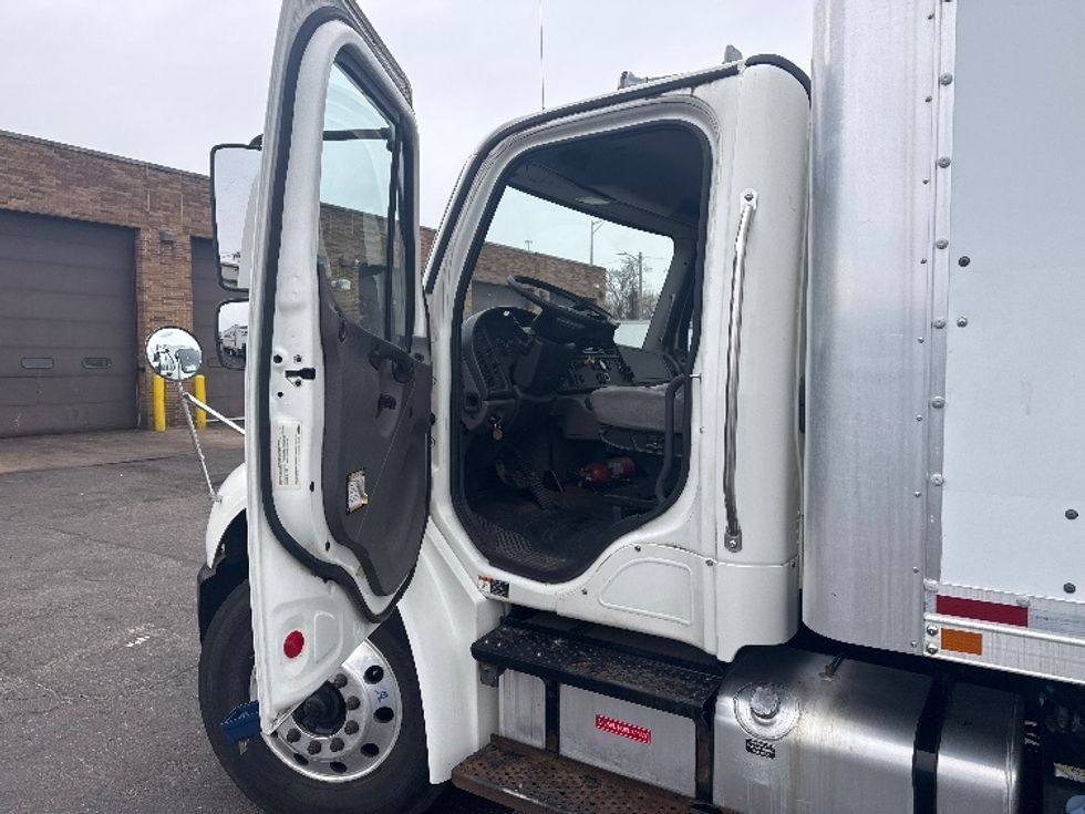 Medium Duty Box Truck-Light and Medium Duty Trucks-Freightliner-2019-M2-Baltimore-MD-203,634\n\t\tmiles-$ 46,500 - Image 16