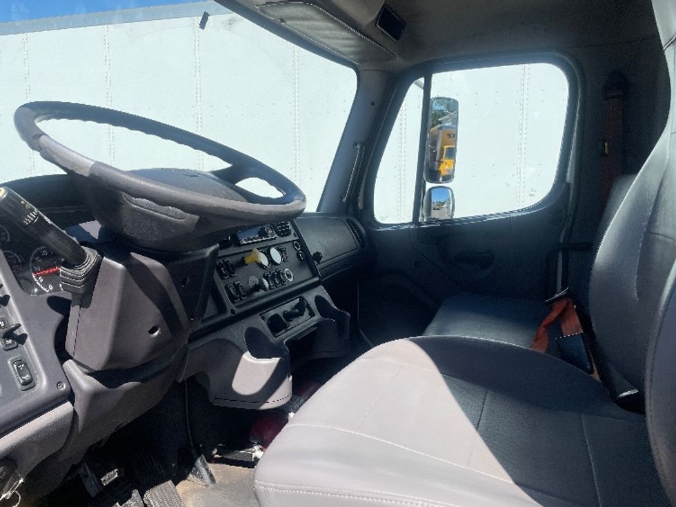 Medium Duty Box Truck-Light and Medium Duty Trucks-Freightliner-2019-M2-Baltimore-MD-213,853\n\t\tmiles-$ 44,750 - Image 19