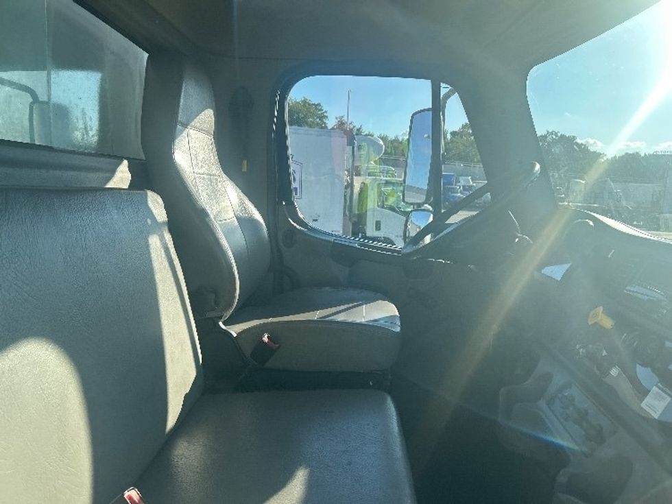 Medium Duty Box Truck-Light and Medium Duty Trucks-Freightliner-2019-M2-Baltimore-MD-223,948\n\t\tmiles-$ 43,750 - Image 22