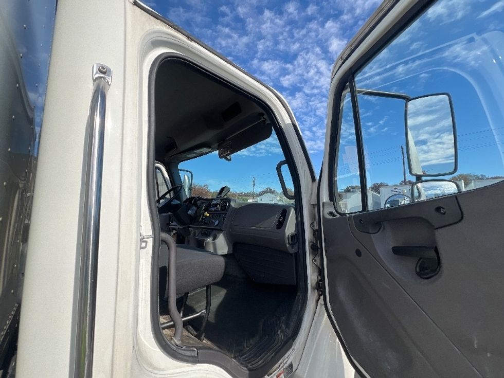 Medium Duty Box Truck-Light and Medium Duty Trucks-Freightliner-2019-M2-Baltimore-MD-250,325\n\t\tmiles-$ 33,000 - Image 20