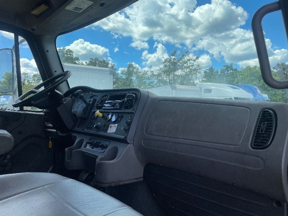 Medium Duty Box Truck-Light and Medium Duty Trucks-Freightliner-2019-M2-Baltimore-MD-273,633\n\t\tmiles-$ 34,000 - Image 21