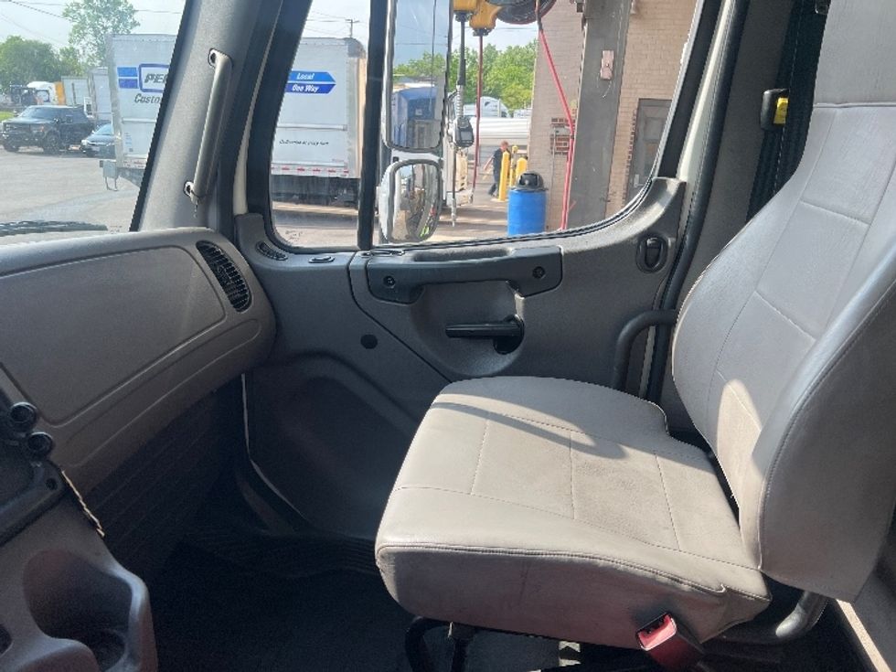 Medium Duty Box Truck-Light and Medium Duty Trucks-Freightliner-2019-M2-Baltimore-MD-288,067\n\t\tmiles-$ 30,750 - Image 12