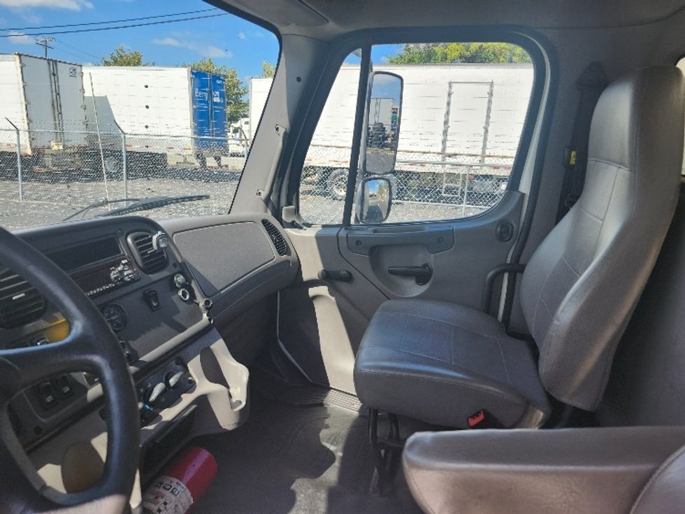 Medium Duty Box Truck-Light and Medium Duty Trucks-Freightliner-2019-M2-Baltimore-MD-294,575\n\t\tmiles-$ 31,000 - Image 16