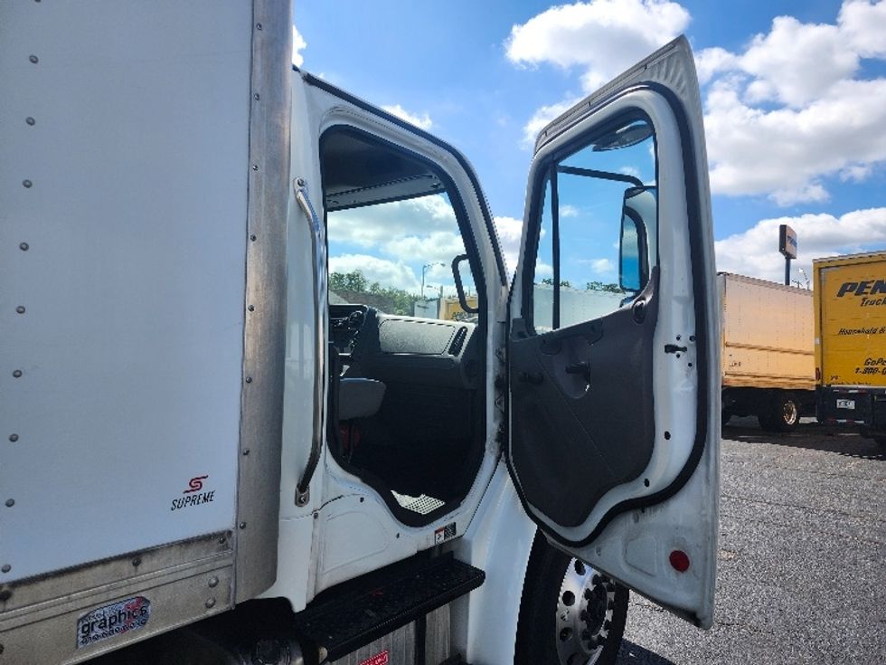 Medium Duty Box Truck-Light and Medium Duty Trucks-Freightliner-2019-M2-Baltimore-MD-294,575\n\t\tmiles-$ 31,000 - Image 17