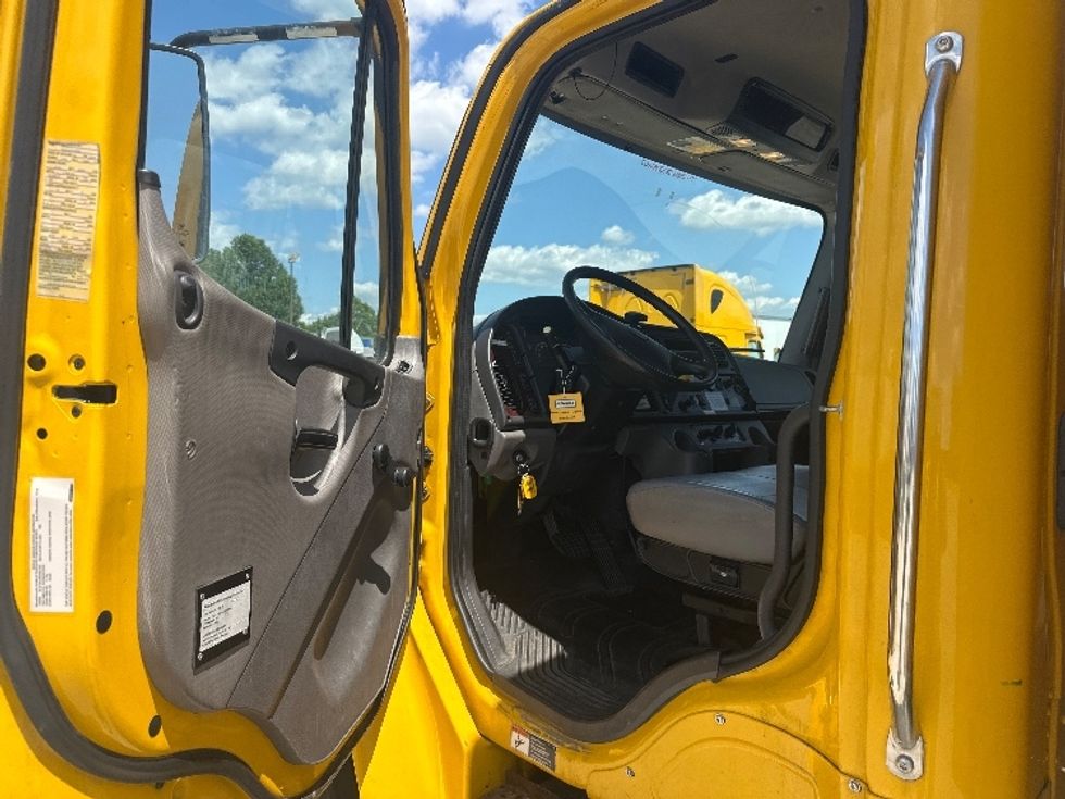 Medium Duty Box Truck-Light and Medium Duty Trucks-Freightliner-2019-M2-Baton Rouge-LA-208,913\n\t\tmiles-$ 40,750 - Image 16