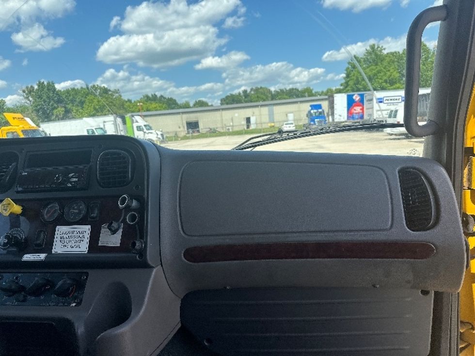 Medium Duty Box Truck-Light and Medium Duty Trucks-Freightliner-2019-M2-Baton Rouge-LA-208,913\n\t\tmiles-$ 40,750 - Image 21