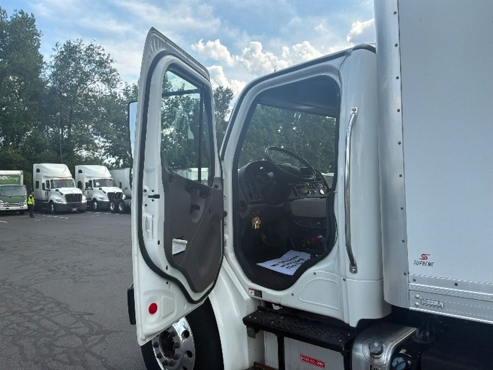 Medium Duty Box Truck-Light and Medium Duty Trucks-Freightliner-2019-M2-Bensalem-PA-57,677\n\t\tmiles-$ 61,250 - Image 16