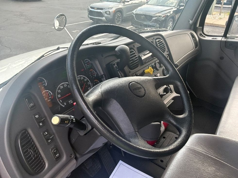 Medium Duty Box Truck-Light and Medium Duty Trucks-Freightliner-2019-M2-Bensalem-PA-57,677\n\t\tmiles-$ 61,250 - Image 17