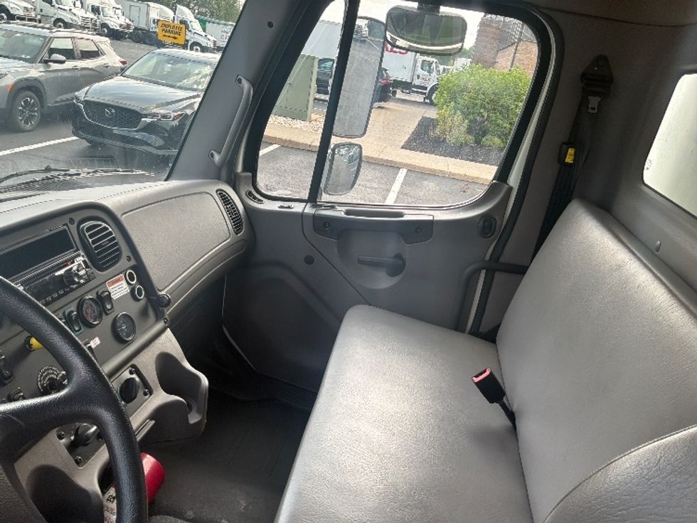 Medium Duty Box Truck-Light and Medium Duty Trucks-Freightliner-2019-M2-Bensalem-PA-57,677\n\t\tmiles-$ 61,250 - Image 19
