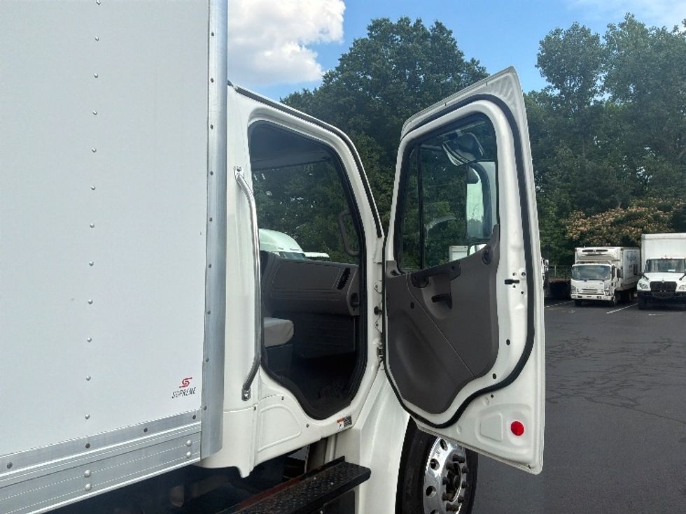 Medium Duty Box Truck-Light and Medium Duty Trucks-Freightliner-2019-M2-Bensalem-PA-57,677\n\t\tmiles-$ 61,250 - Image 20