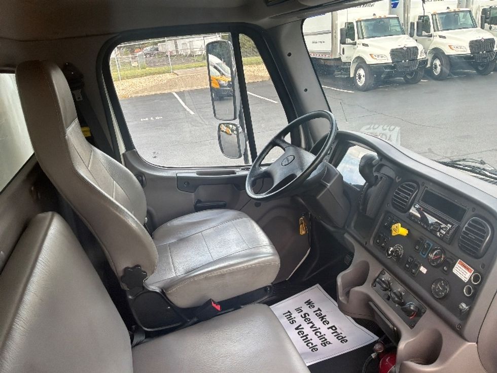 Medium Duty Box Truck-Light and Medium Duty Trucks-Freightliner-2019-M2-Bensalem-PA-57,677\n\t\tmiles-$ 61,250 - Image 22