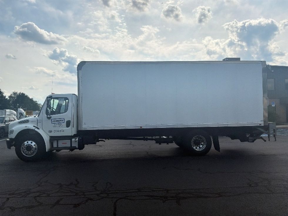 Medium Duty Box Truck-Light and Medium Duty Trucks-Freightliner-2019-M2-Bensalem-PA-57,677\n\t\tmiles-$ 61,250 - Image 4