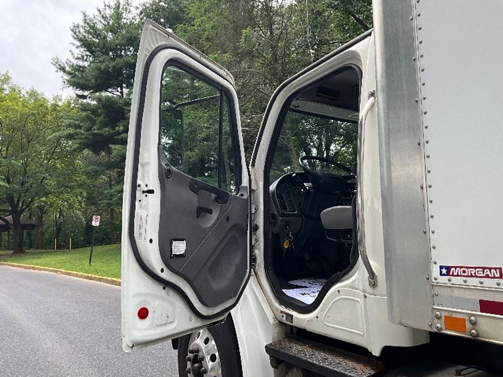 Medium Duty Box Truck-Light and Medium Duty Trucks-Freightliner-2019-M2-Bethlehem-PA-181,904\n\t\tmiles-$ 51,250 - Image 16