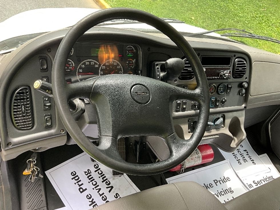 Medium Duty Box Truck-Light and Medium Duty Trucks-Freightliner-2019-M2-Bethlehem-PA-181,904\n\t\tmiles-$ 51,250 - Image 18