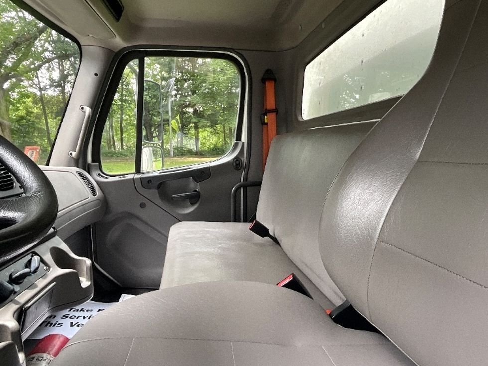 Medium Duty Box Truck-Light and Medium Duty Trucks-Freightliner-2019-M2-Bethlehem-PA-181,904\n\t\tmiles-$ 51,250 - Image 19
