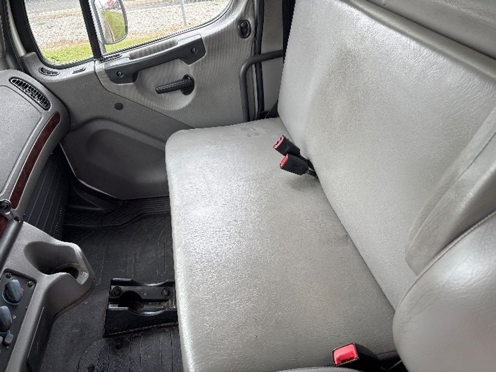 Medium Duty Box Truck-Light and Medium Duty Trucks-Freightliner-2019-M2-Birmingham-AL-127,867\n\t\tmiles-$ 63,250 - Image 19