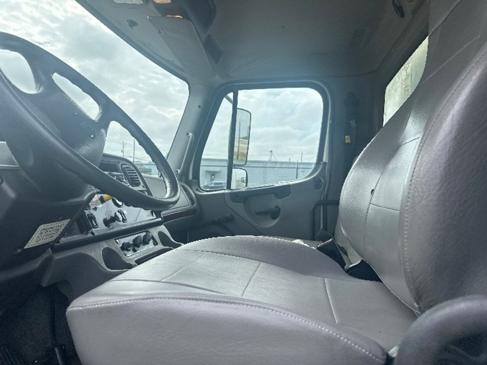 Medium Duty Box Truck-Light and Medium Duty Trucks-Freightliner-2019-M2-Birmingham-AL-173,900\n\t\tmiles-$ 50,750 - Image 16