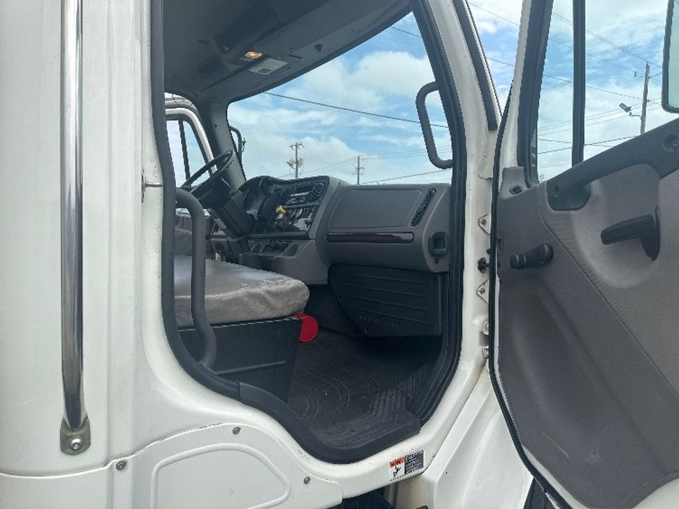 Medium Duty Box Truck-Light and Medium Duty Trucks-Freightliner-2019-M2-Birmingham-AL-173,900\n\t\tmiles-$ 50,750 - Image 19