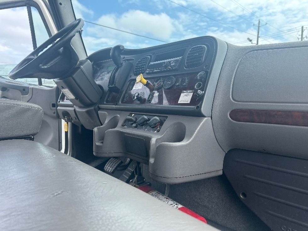Medium Duty Box Truck-Light and Medium Duty Trucks-Freightliner-2019-M2-Birmingham-AL-173,900\n\t\tmiles-$ 50,750 - Image 21