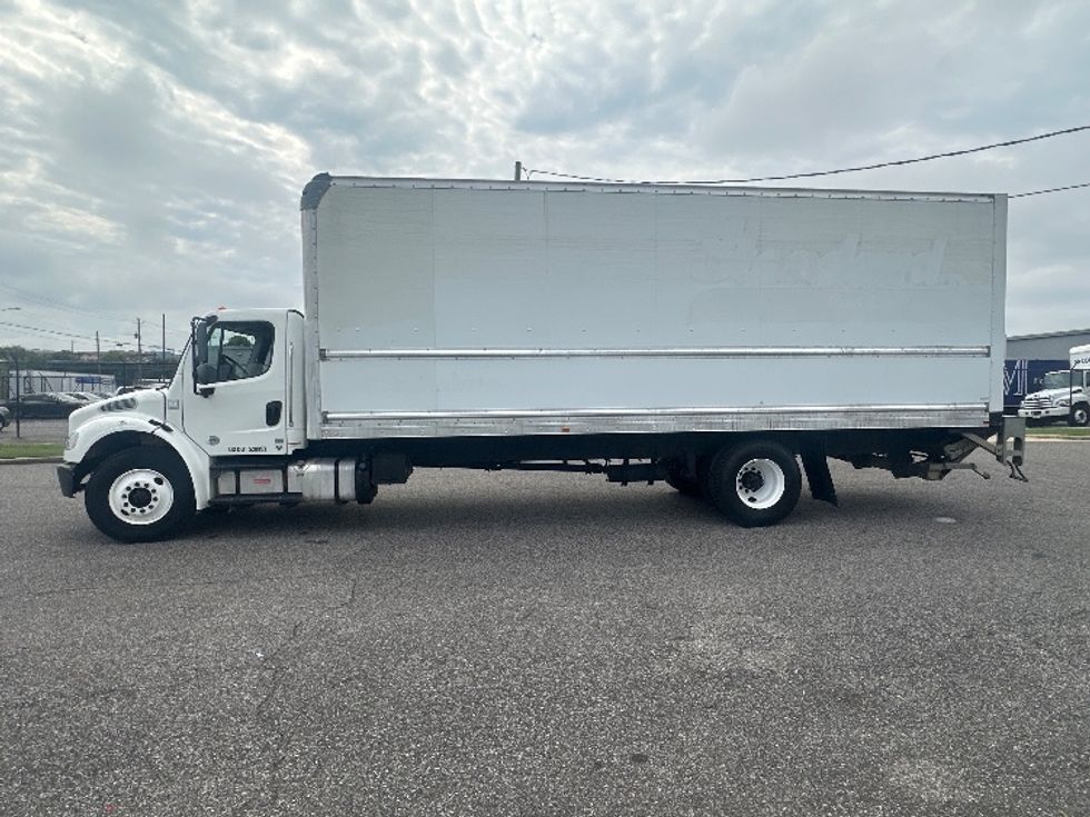 Medium Duty Box Truck-Light and Medium Duty Trucks-Freightliner-2019-M2-Birmingham-AL-173,900\n\t\tmiles-$ 50,750 - Image 4