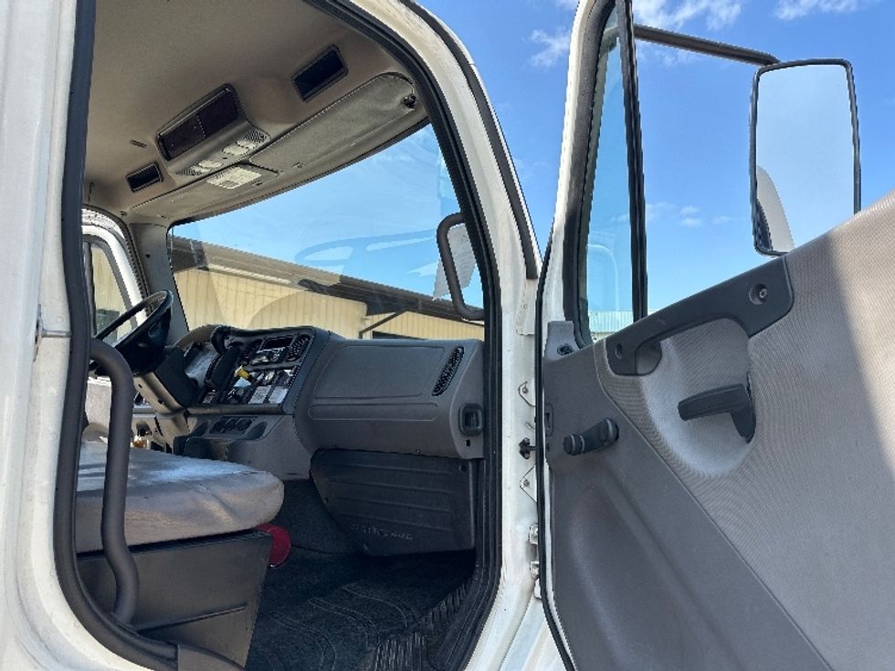 Medium Duty Box Truck-Light and Medium Duty Trucks-Freightliner-2019-M2-Birmingham-AL-177,209\n\t\tmiles-$ 55,750 - Image 20