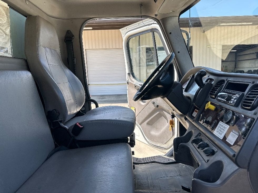 Medium Duty Box Truck-Light and Medium Duty Trucks-Freightliner-2019-M2-Birmingham-AL-177,209\n\t\tmiles-$ 55,750 - Image 22