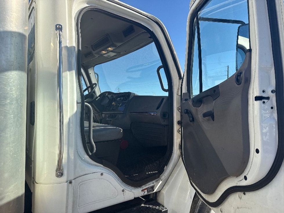 Medium Duty Box Truck-Light and Medium Duty Trucks-Freightliner-2019-M2-Birmingham-AL-265,980\n\t\tmiles-$ 40,750 - Image 20