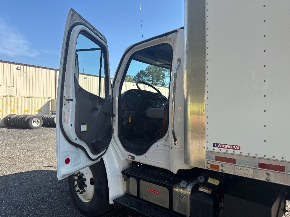 Medium Duty Box Truck-Light and Medium Duty Trucks-Freightliner-2019-M2-Blountville-TN-197,560\n\t\tmiles-$ 47,750 - Image 16