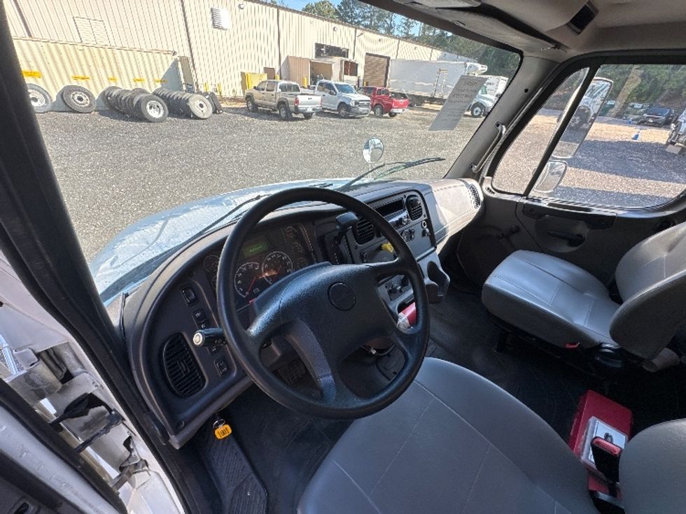 Medium Duty Box Truck-Light and Medium Duty Trucks-Freightliner-2019-M2-Blountville-TN-197,560\n\t\tmiles-$ 47,750 - Image 17