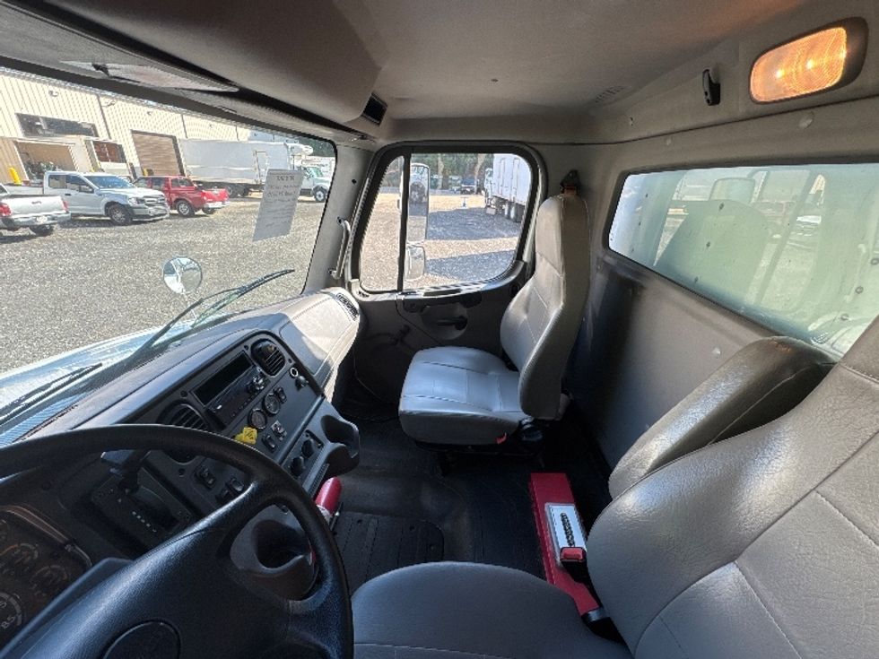Medium Duty Box Truck-Light and Medium Duty Trucks-Freightliner-2019-M2-Blountville-TN-197,560\n\t\tmiles-$ 47,750 - Image 19