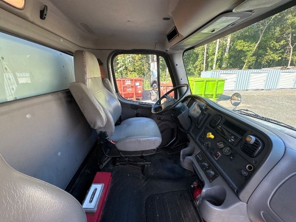 Medium Duty Box Truck-Light and Medium Duty Trucks-Freightliner-2019-M2-Blountville-TN-197,560\n\t\tmiles-$ 47,750 - Image 22