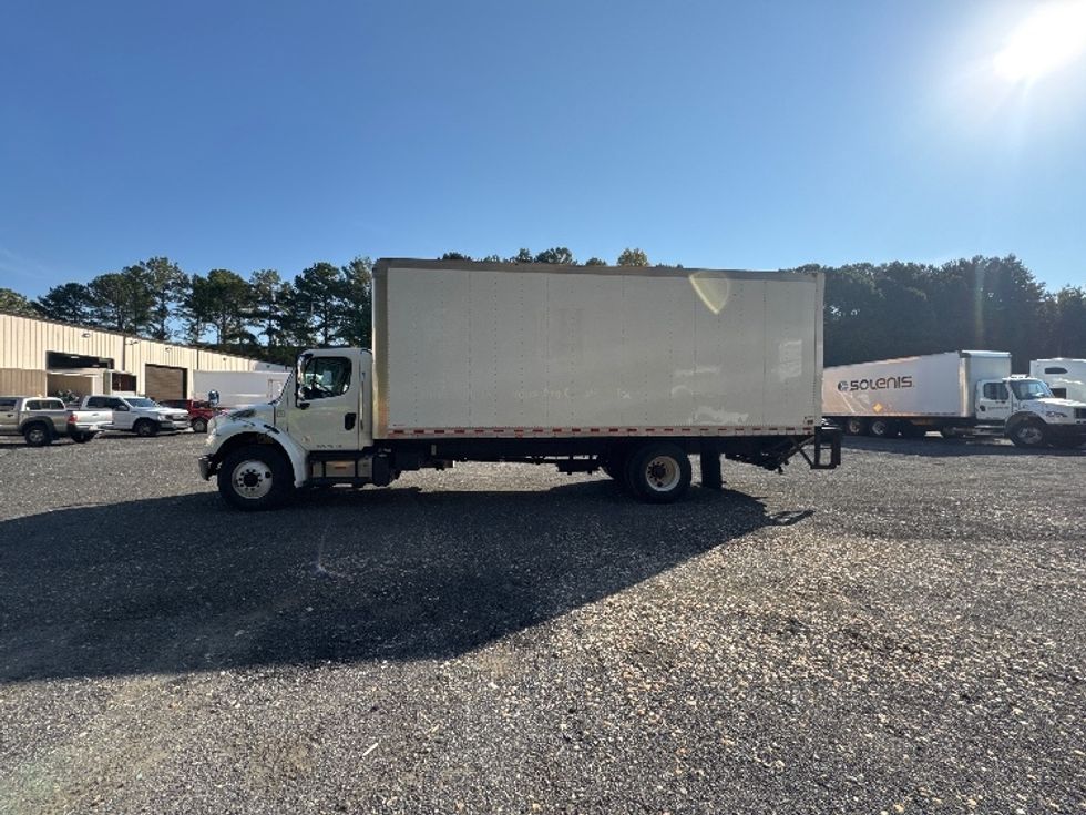 Medium Duty Box Truck-Light and Medium Duty Trucks-Freightliner-2019-M2-Blountville-TN-197,560\n\t\tmiles-$ 47,750 - Image 4